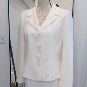 Le Suit White Two Piece Skirt and Jacket Size 8 Rose Buttons